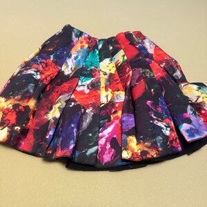 Circle “skater” skirt vintage H&M (>10 yrs) size 6. Gently worn